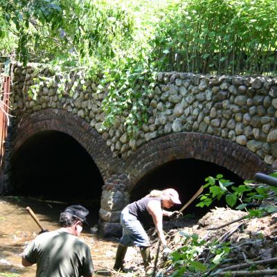 Len Fariello & Pauline Maria clearing the Hanover Mill Raceway, 2007