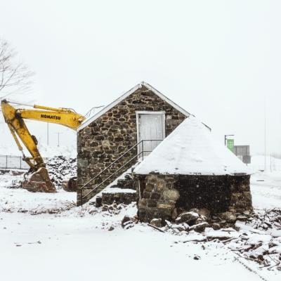 Historic barn & well house on Whippany Road— Razed 2015 to build Beyer Drive